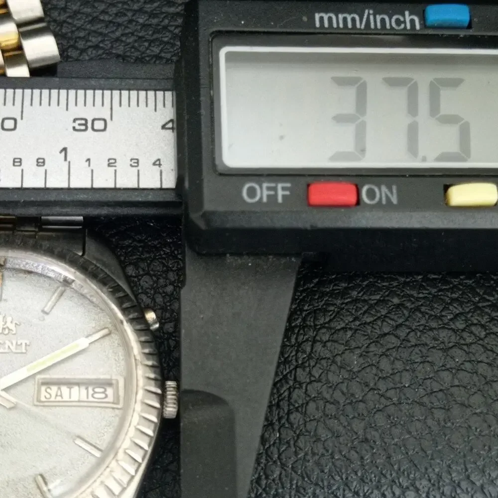 Vintage 1976 Orient Automatic Mens Silver Watch W/daydate & Silver accents